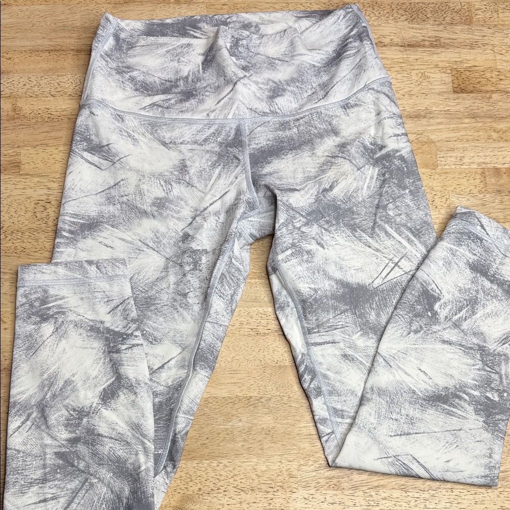Lululemon Athletica Gray and White size 8 Leggings